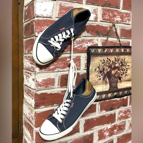 EUC. Levi’s denim look sneakers. Men’s size 8.5. - Picture 2 of 8